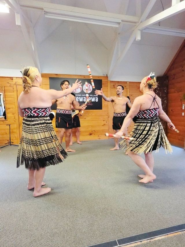 Whakarewarewa – The Living Māori Village by Lake Rotorua 