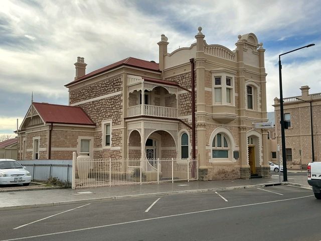 Victoria Square