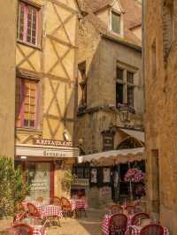 🇫🇷 Sarlat — The Medieval Gem Hidden in Dordogne 💐