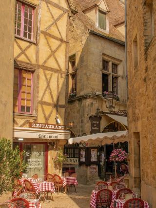 🇫🇷 Sarlat — The Medieval Gem Hidden in Dordogne 💐