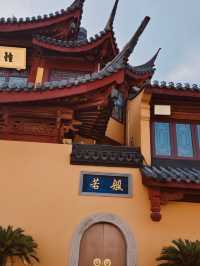A Grand and Majestic Buddhist Temple