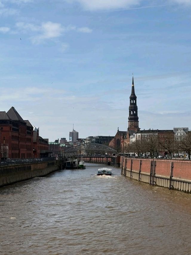 Urban Energy and Historic Streets in Hamburg City Center