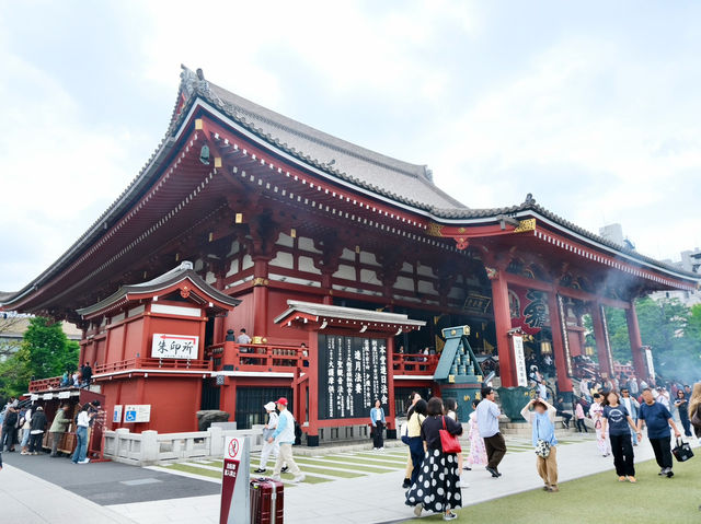 วัดเซ็นโซจิ (Sensoji Temple)  วัดเซ็นโซจิ (Sensoji Temple)