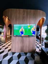 The Botanist Lounge & Bar: Chic Spot for Drinks and Desserts