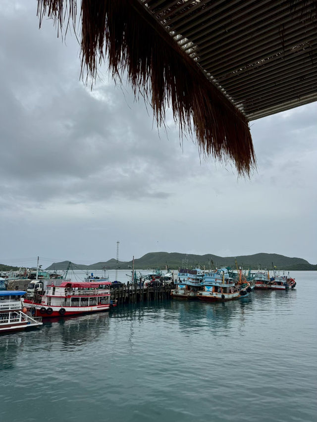 คาเฟ่สุดชิตเเอบอยู่ในท่าเรือเเสมสาร