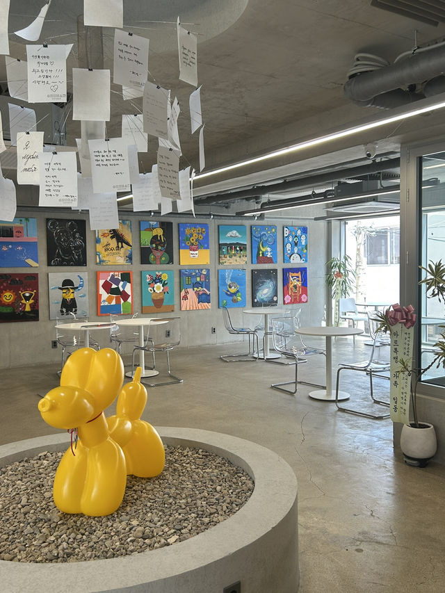 아기자기한 갤러리같은 분위기의 고품격 디저트 카페 🍀🤍 아기자기한 갤러리같은 분위기의 고품격 디저트 카페 🍀🤍