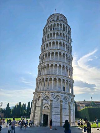 The Leaning Wonder of Pisa Tower in Toscana