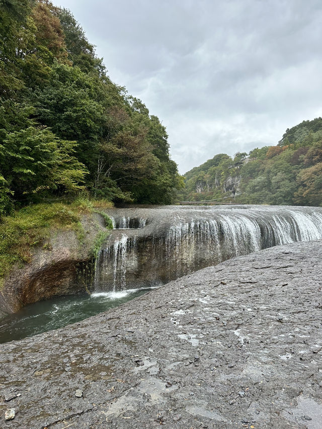 【東洋のナイアガラ】と言われる迫力ある滝