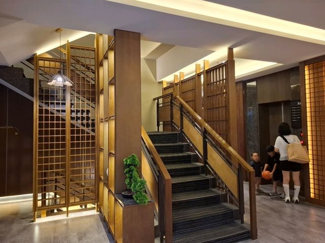 位於礁溪的【東旅京閣屋】，以純正日式風格打造，從建築外觀到室內設計，都散發著淡雅的和風氣息