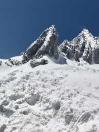 Yulong Snow Mountain : Golden Glow & White Snow