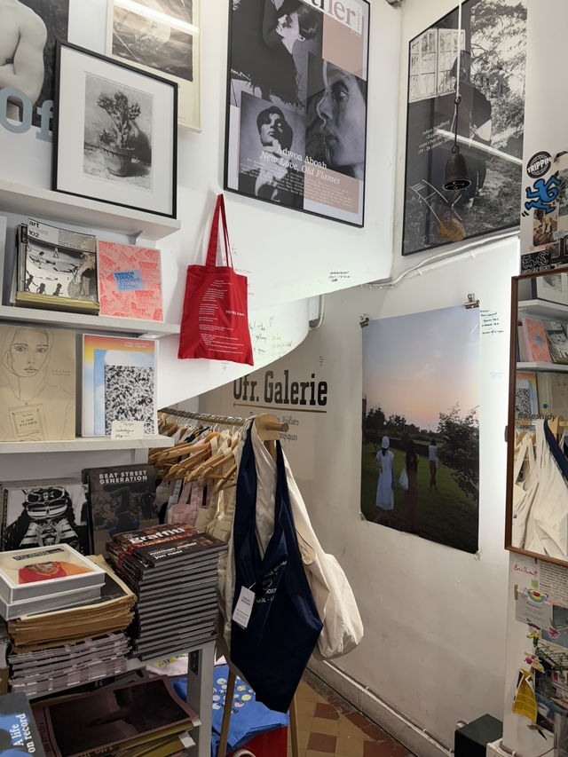 【パリで最もお洒落な本屋”Ofr.paris ”】