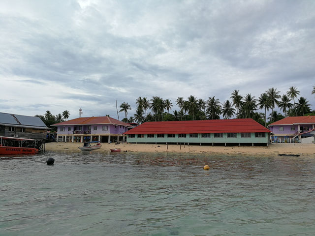 Mabul Island: Life Between Three Seas