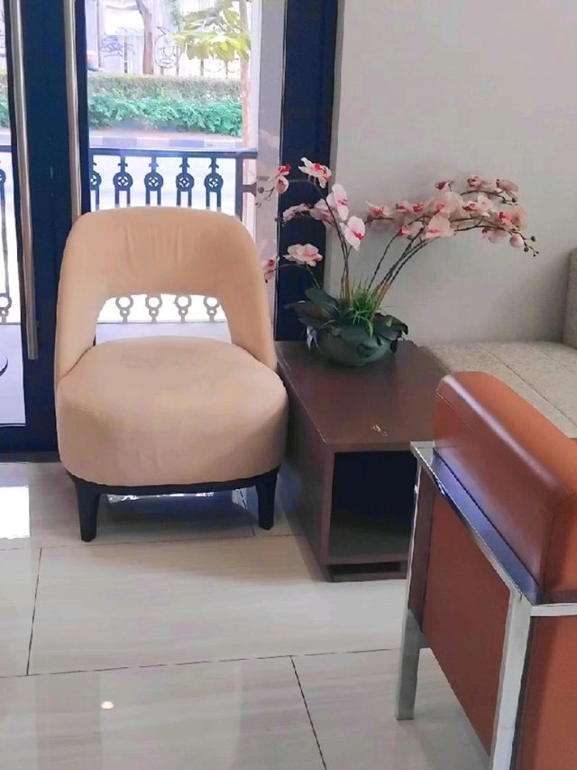 คาเฟ่สไตล์ชิโนโปตุกีสแบบโมเดิร์น