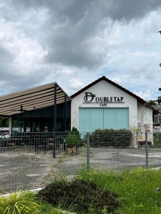 【タイピン湖畔のカフェ巡り】Double Tap Cafe 実体験：冷房がガンガン効いている！お腹いっぱいになったらそのままレインツリーの楽園へお散歩！