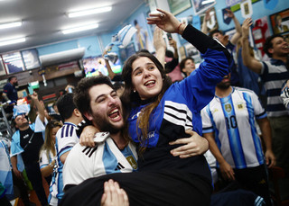 Budaya Suporter Sepak Bola: Perayaan Meriah Fans Argentina di Buenos Aires Saat Semifinal Piala Dunia