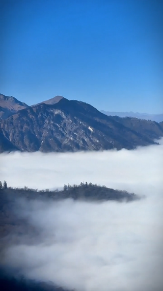 📍 Xiling Snow Mountain is easily one of my favorite places in Sichuan. ❄️🏔️