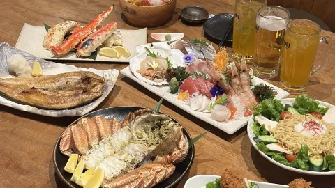 ร้านเด็ดซัปโปโร｜สัมผัสรสชาติอาหารทะเลฮอกไกโดแบบจัดเต็มที่นี่ 🦀🐟 — traveler post in ระอูซุ