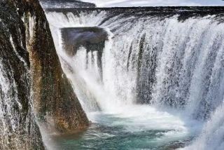 A must-see among Japan's 100 best waterfalls! Spectacular natural wonders.