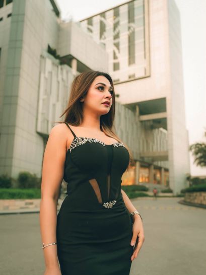 Discover the elegance of modern architecture and city life ✨🏙️
