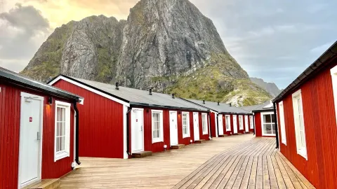 Hamnøy: Iconic Red Cabins Under the Arctic Peaks! — traveler post in Leknes