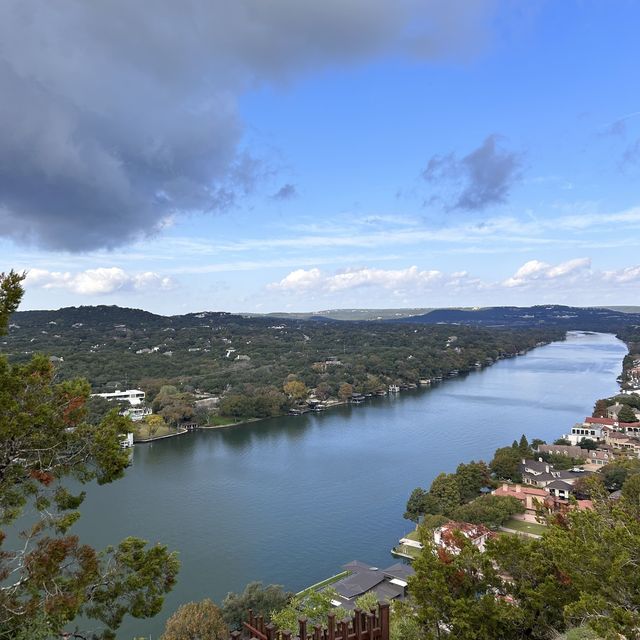 Exploring the Beauty of Mt. Bonnell