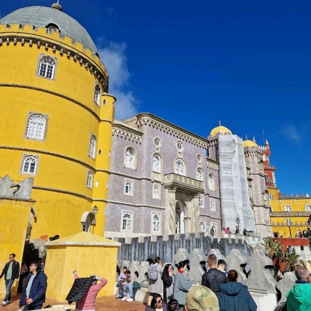 🚂✨ Explore Sintra's Enchanting Magic: Hop Aboard the Comboio Turístico! 🌟🏰



