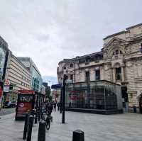 🚂🇬🇧 Discovering Victoria Station: London's Transportation Hub! 🚆🚇