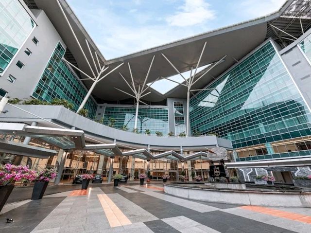 “Raia Kuching: Where Serenity Meets Convention Excellence”