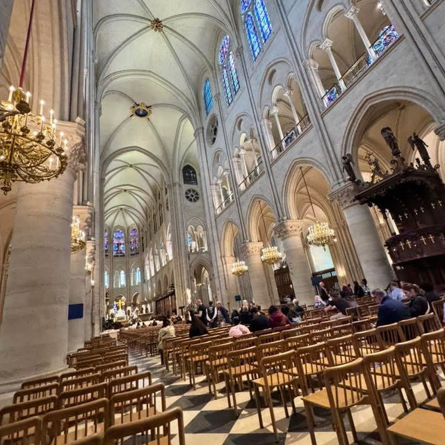 走訪巴黎聖母主教座堂（Cathédrale Notre-Dame de Paris）及莎士比亞書店