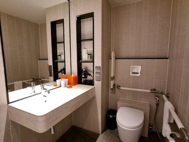 “Trendy Orchard‑Edge Haven with Spa & Club Lounge”