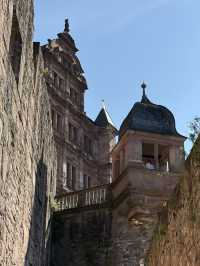 Heidelberg Castle: A Majestic Fortress Overlooking the Neckar River 🏰