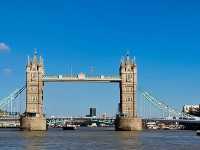 🌉 London’s Timeless Gatekeeper: Tower Bridge Unfolded 🌇  