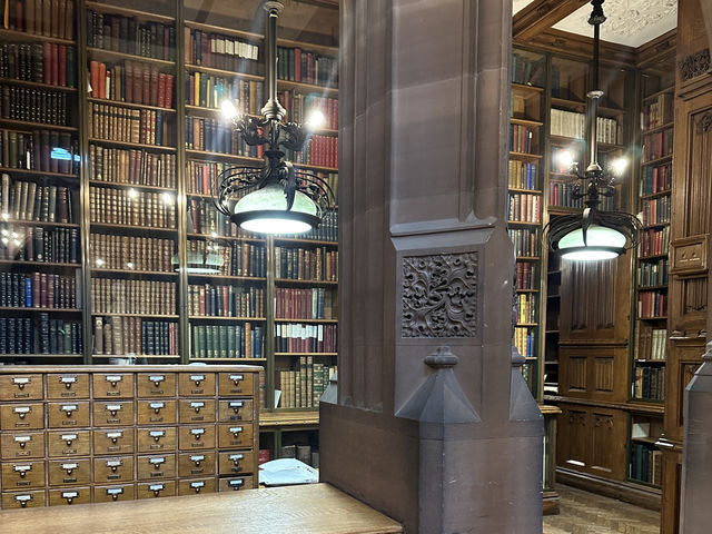 曼城最美圖書館