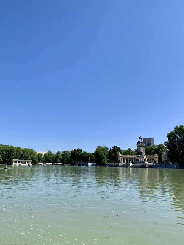 Getting Lost in El Retiro: The Most Peaceful Place in Madrid