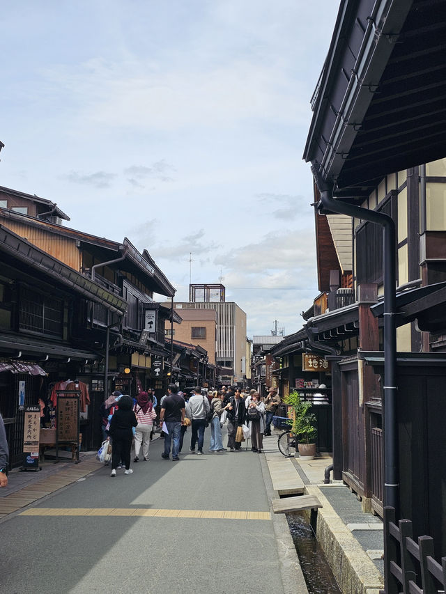 🏔️ Discover Japan's Most Enchanting Mountain Town: Your Ultimate Takayama Adventure Guide! 🍶