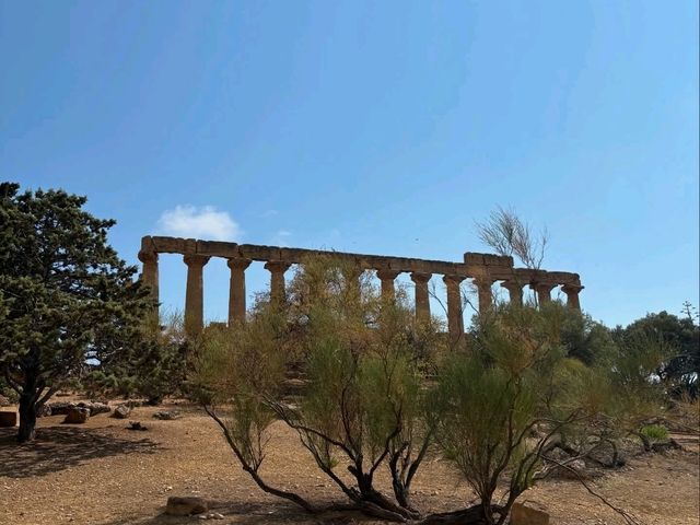 Agrigento’s Rich History: Tips & Tricks to Explore 🏛️🌄