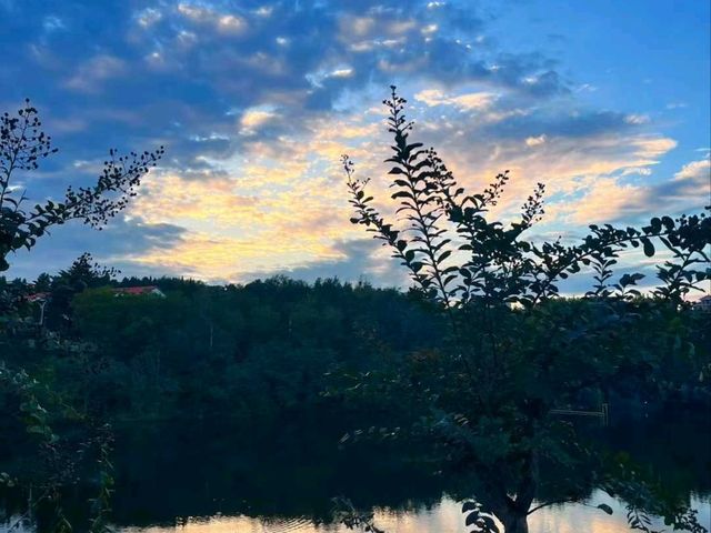 🌤 Nanshan Awakens: Morning Light Over Yantai’s Sacred Hills ⛰️✨