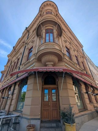 Strolling Sundsvall’s Stone City: Före detta Centralhotellet & a Cozy Italian Feast 🇸🇪🍝
