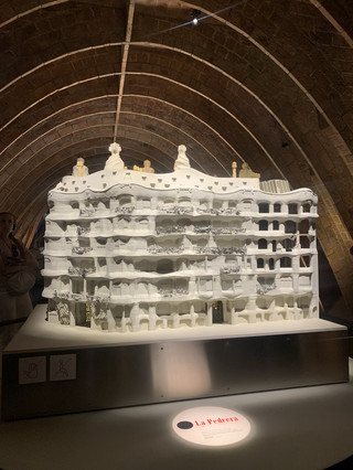 🇪🇸 Walking on Waves: The Surreal Casa Milà (La Pedrera)