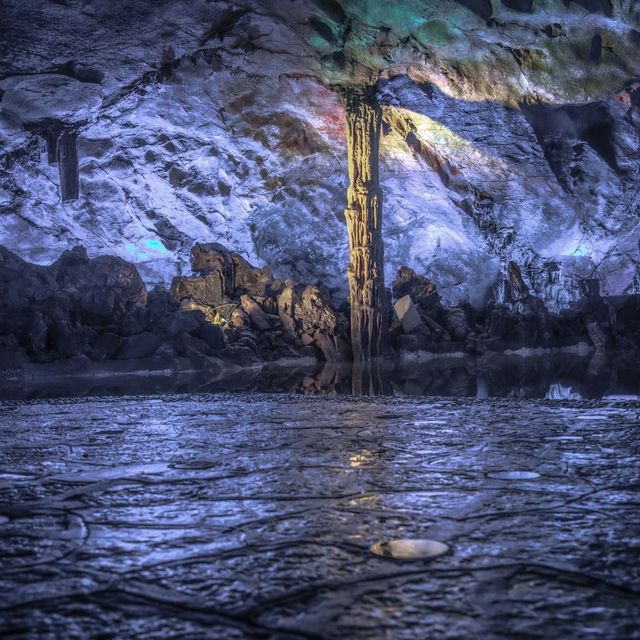 Picturesque Caves in Guilin