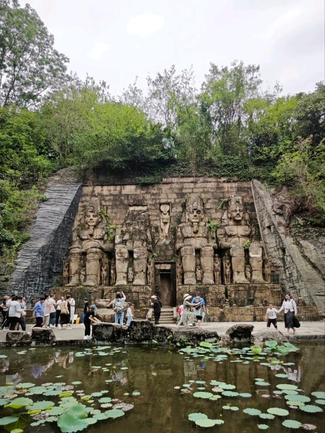 130 Replicas of World Wonders squeezed