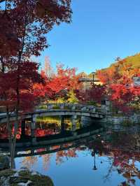 金閣寺，位於日本京都府鏡湖池南岸