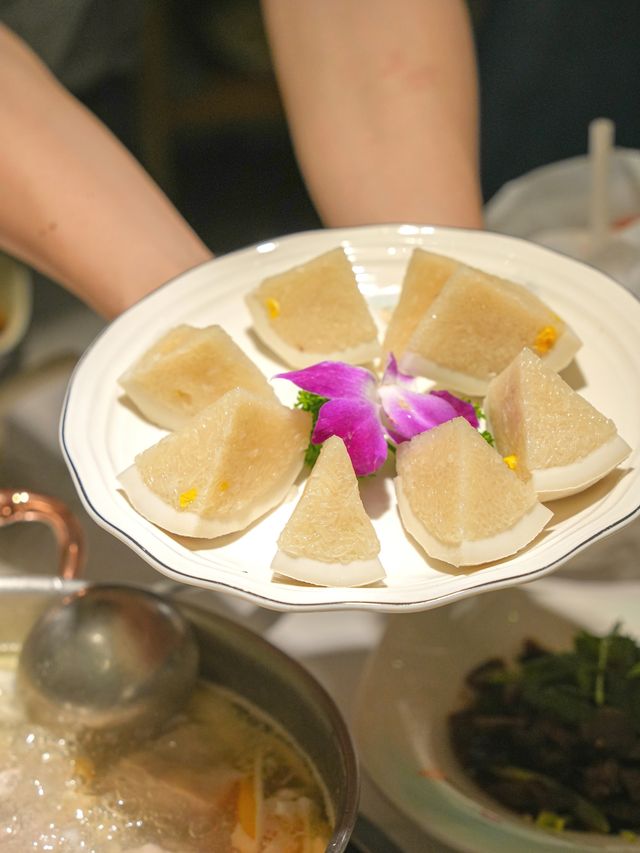 才發現海甸島居然有這麼絕椰子雞