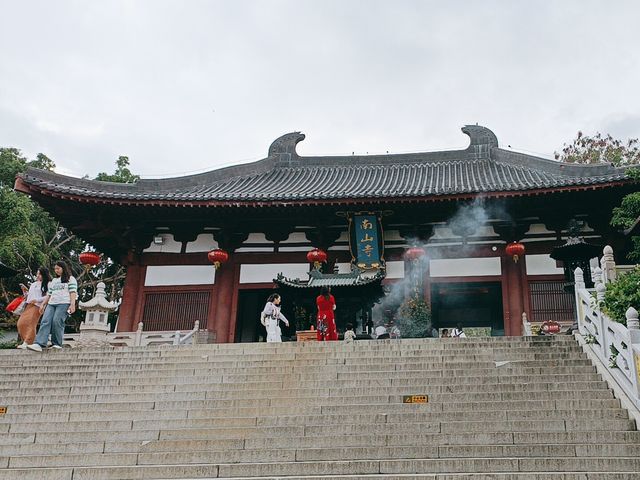 前往南山寺領福，祈求福氣如東海、壽命比南山還長