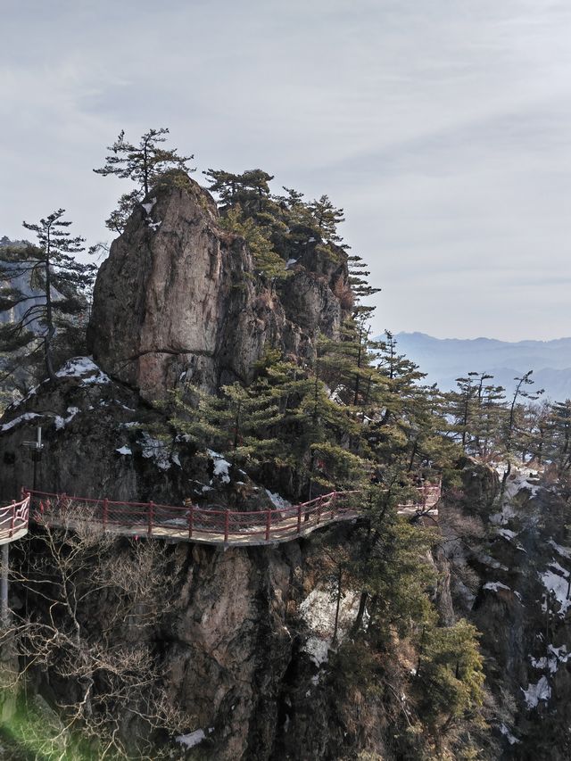 老君山的絕壁棧道