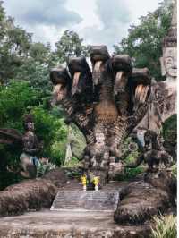 Come to the Sarawak Cave Sculpture Park 🏞😁