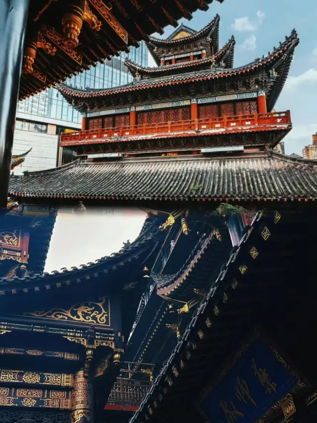 The ancient temple amidst the hustle and bustle - Luohan Temple