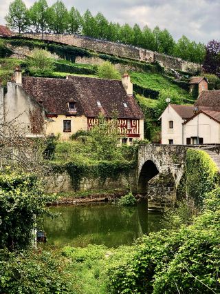 오세르와 지역의 세무르앙오소아(Semur-en-Auxois)