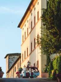 Tuscan Treasure: Castello di Casole's Enchanting Escape 🏰✨