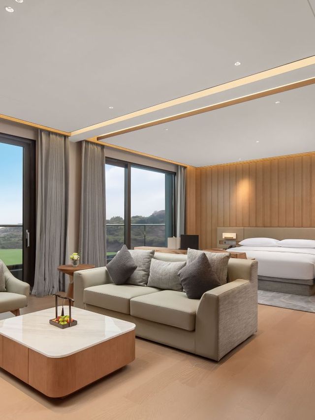 🌟 Guizhou Getaway: Huangguoshu's Hidden Gem Hotel 🏞️